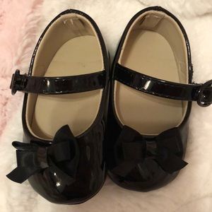 Patent leather black shoes